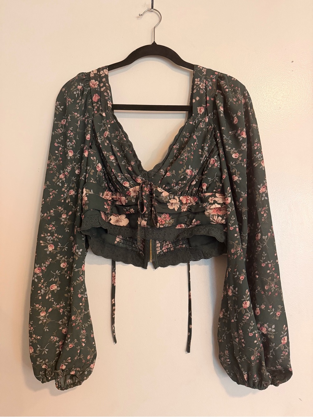 Altard state Floral V-Neck Long Sleeve Crop Top in Dark Green